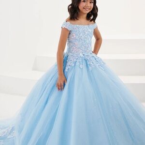 ✨Tiffany Princess Sky Blue Formal Dress with Train✨